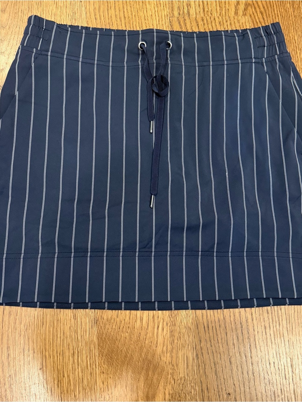 Athleta Midtown Pinstripe Athletic Athleisure Navy Blue Skort Size 6